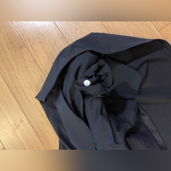 Lululemon tennis skirt size 2 - Picture 2 of 3
